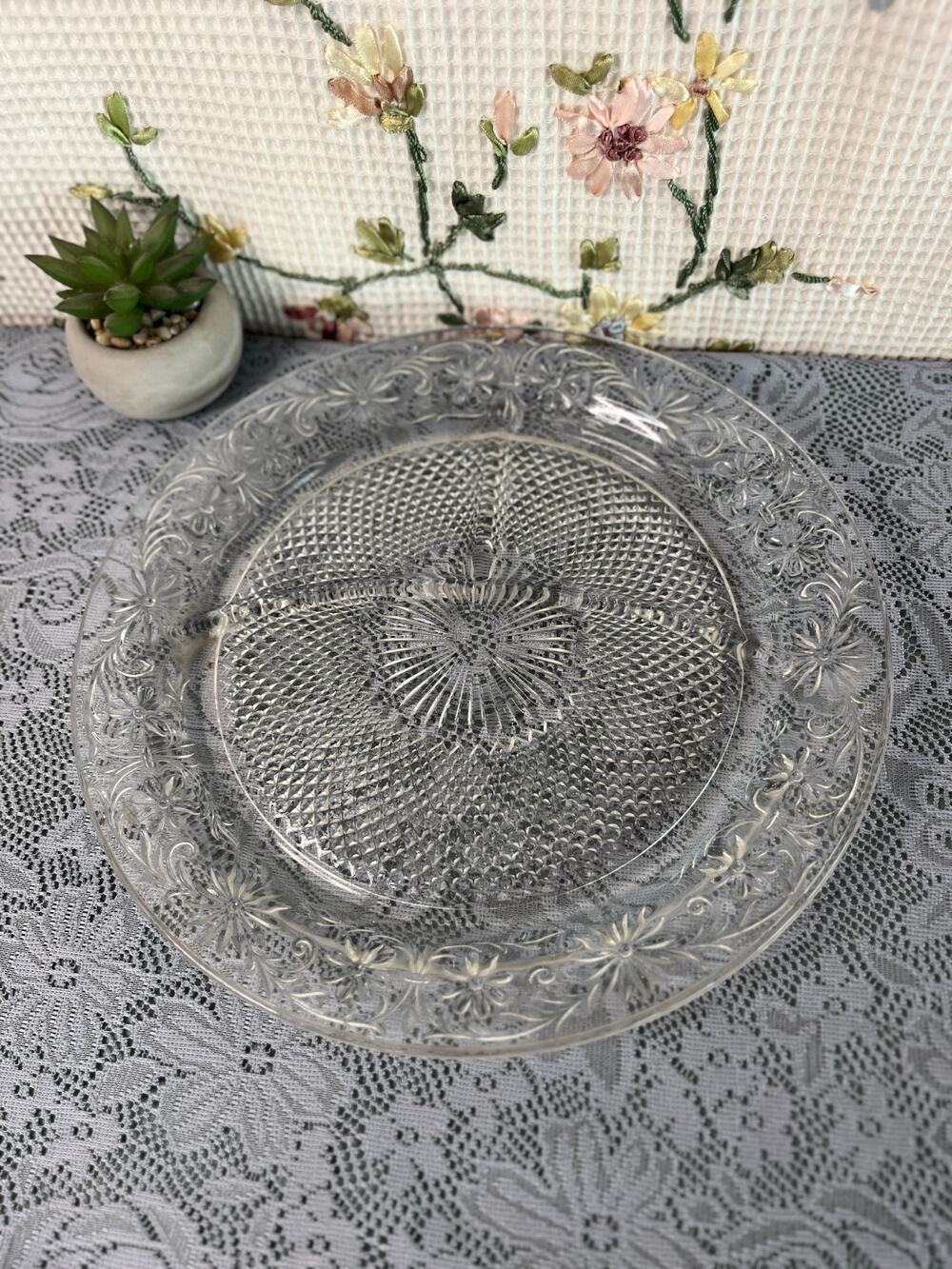 Indiana Glass Daisy No 620 Clear Divided Grill Plate 3 Part Relish 10"